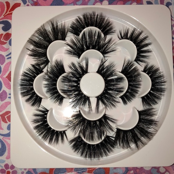 25 MM - 28 MM LASH BOOKS BUNDLE 🥰 - Picture 2 of 3